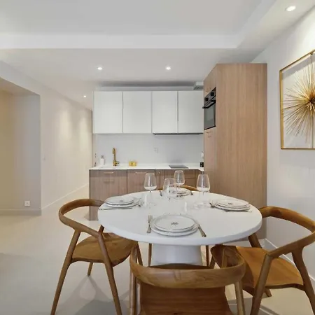 Chic 2br 4p Lices